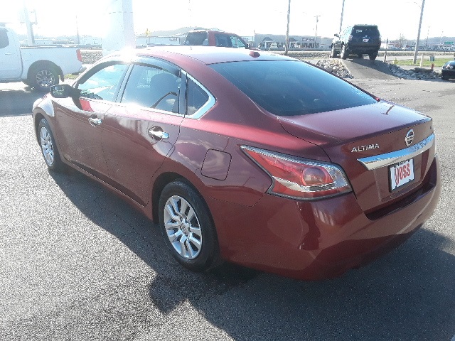 Pre-Owned 2015 Nissan Altima Red 2.5 S 4D Sedan in Beavercreek