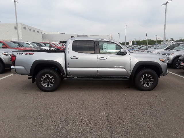 New 2018 Toyota Tacoma Silver TRD Offroad 4D Double Cab in Beavercreek