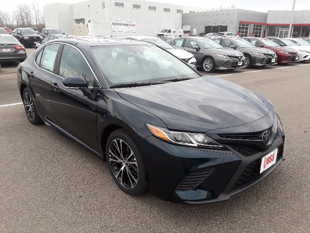 New 2019 Toyota Camry Blue SE 4D Sedan in Beavercreek