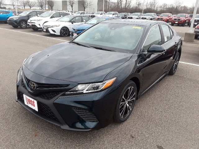 New 2019 Toyota Camry Blue SE 4D Sedan in Beavercreek