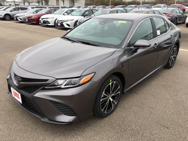 New 2019 Toyota Camry Gray SE 4D Sedan in Beavercreek