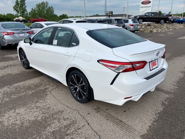 $25,619 2020 Toyota Camry SE Super White 4D Sedan in Beavercreek