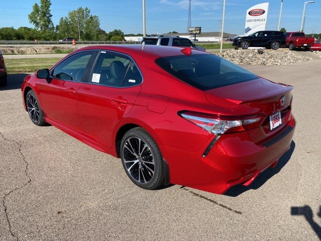 $24,126 2020 Toyota Camry SE Supersonic Red [extra_cost_color] 4D Sedan ...