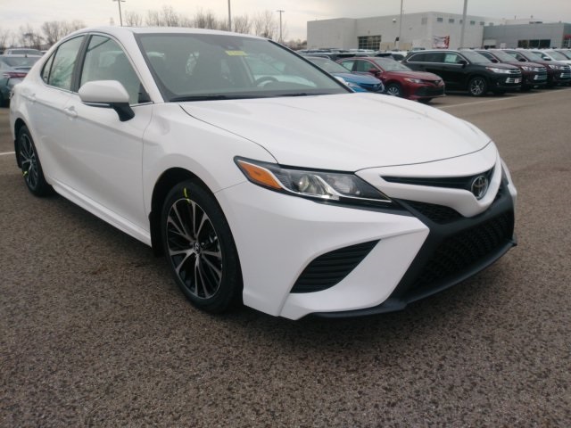 $26,254 2020 Toyota Camry SE Super White 4D Sedan in Beavercreek