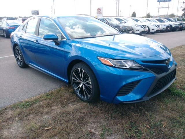 $26,215 2020 Toyota Camry SE Blue Streak Metallic 4D Sedan in Beavercreek