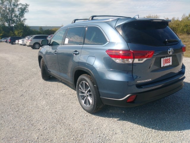 $37,168 2019 Toyota Highlander XLE Shoreline Blue Pearl 4D Sport ...