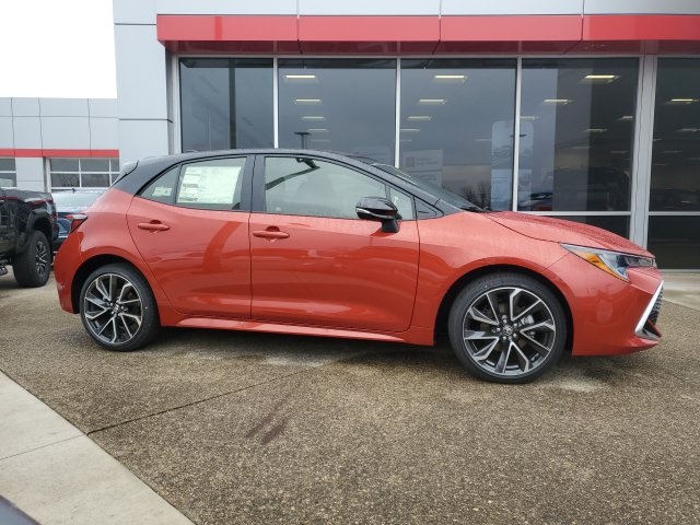 $24,883 2020 Toyota Corolla Hatchback XSE Smoked Paprika Metallic with ...